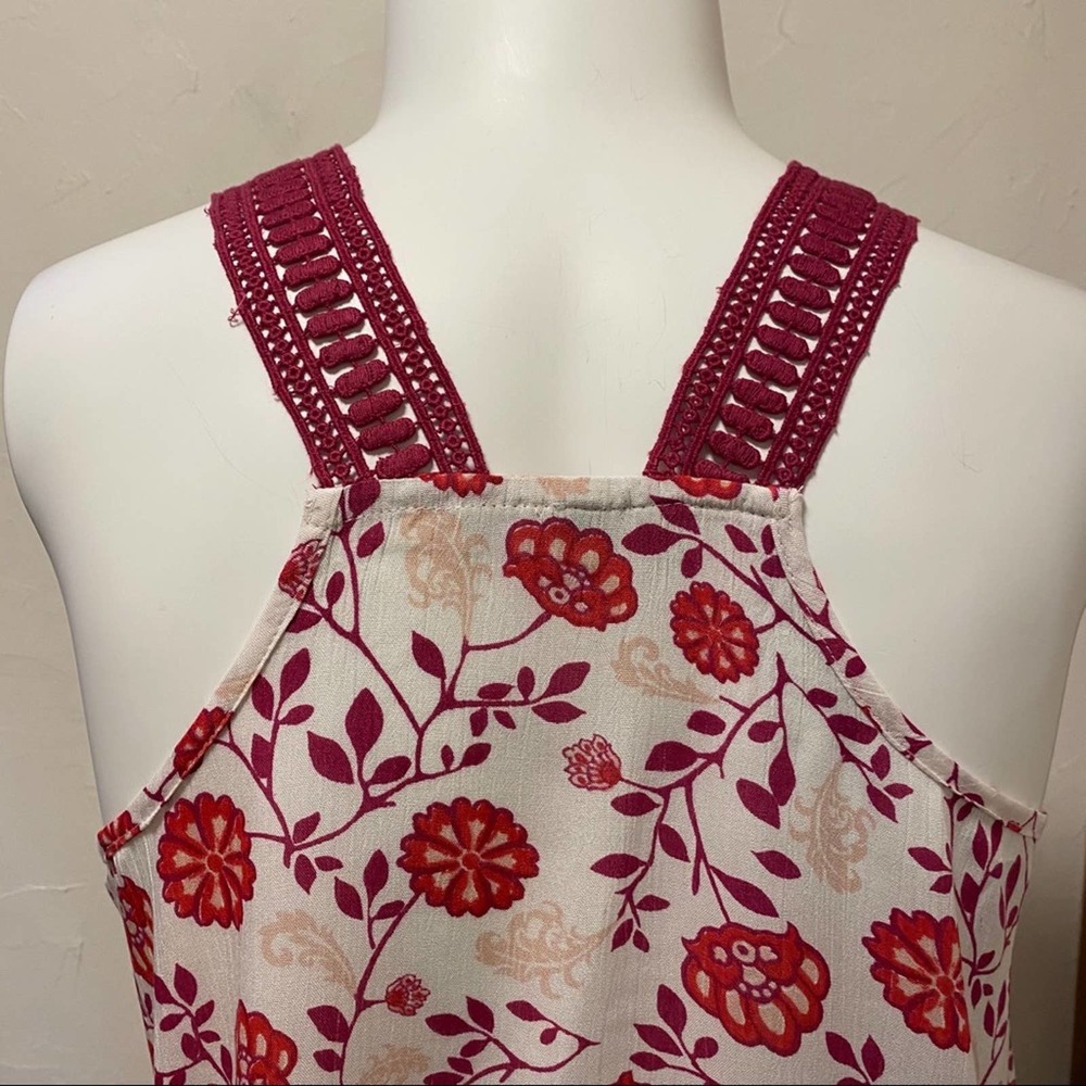 Floral Tank with Crochet V Neck - Picture 3 of 8